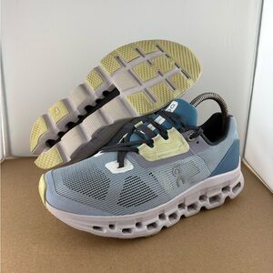 Size 7 Woman’s On Running Cloudstratus 39.98658 ChambrayLavender Running Shoes